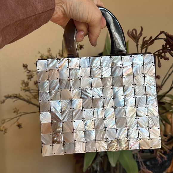 Vintage Mother of Pearl Purse w/ tortoise handles - Picture 2 of 8